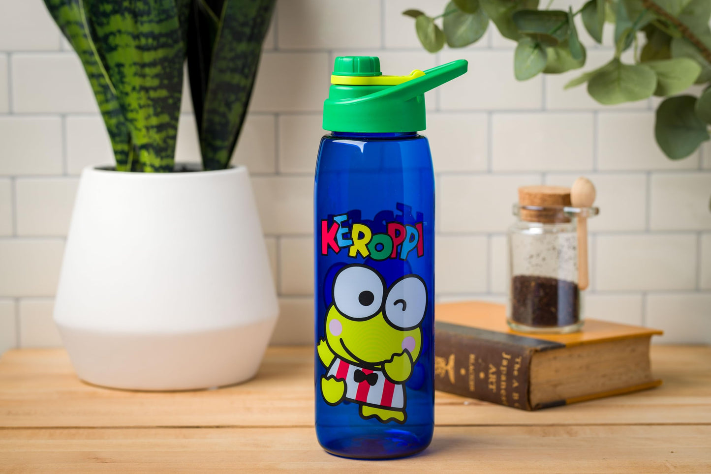Silver Buffalo Sanrio Hello Kitty and Friends Keroppi Water Bottle with Screw Lid, 28 Ounces, Sanrio Keroppi, 28oz