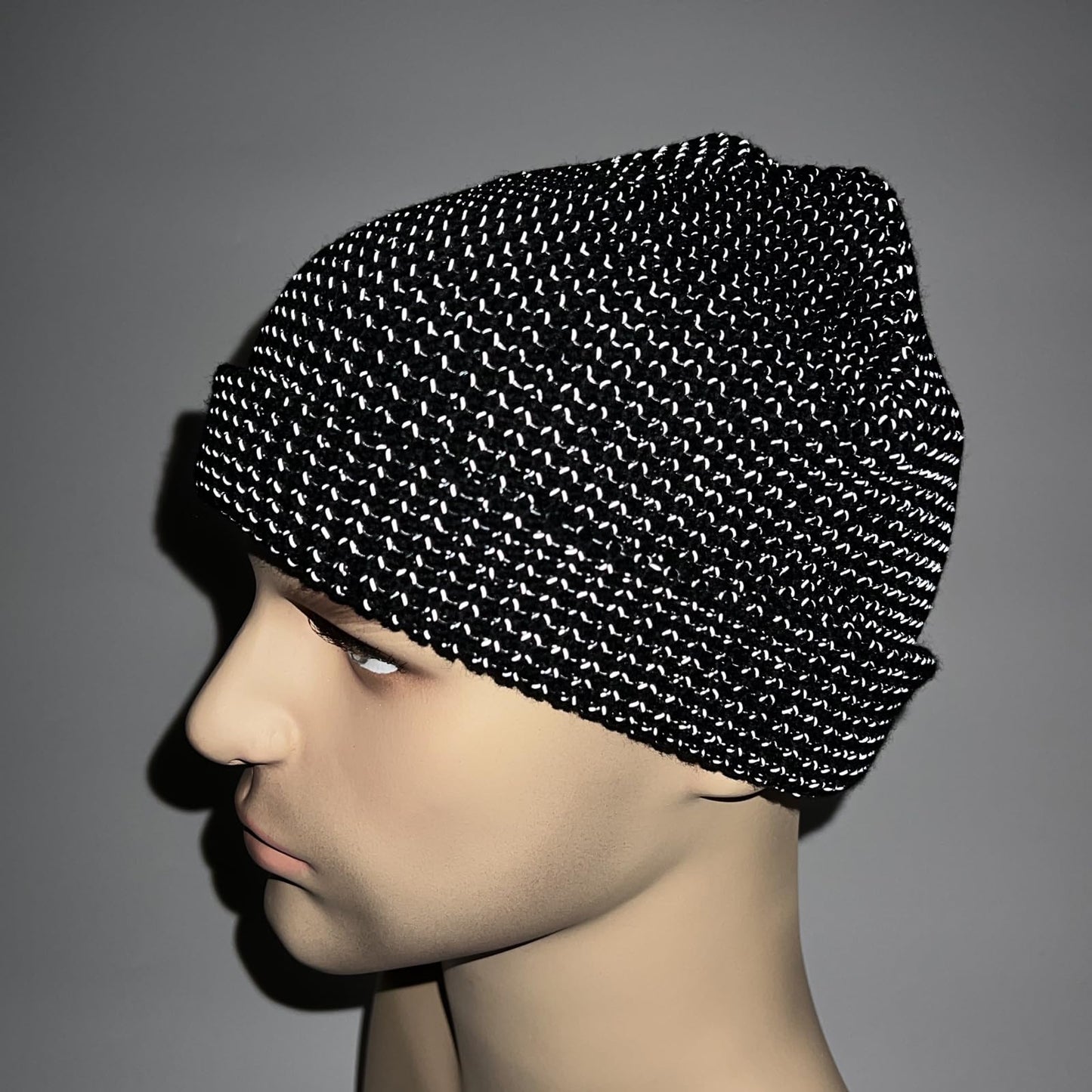 Oeyliz Reflective Beanie Men Women Unisex Reflective Hat Winter Warm Reflective Running Beanie Hat Night Running Walking Reflective Beanie Hats Black Winter Reflective Running Beanie Hat (Black)