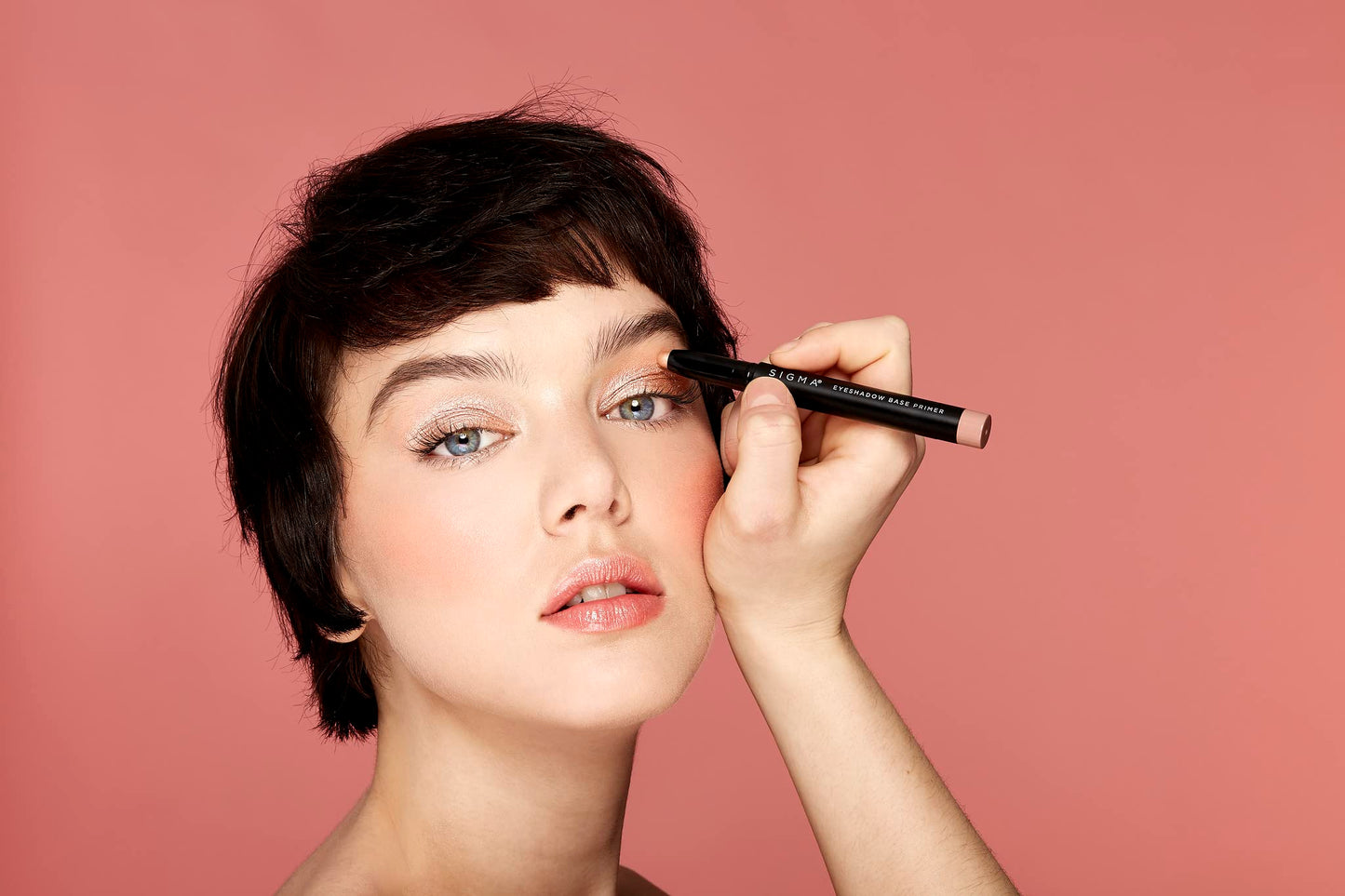 Sigma Beauty Eyeshadow Primer Base – Professional Grade Eye Primer Crayon w/Retractable Tip for Long-Lasting Makeup & All-Day Color Payoff, Prevents Creasing (Bubbly, Pinky Peach Champagne Shimmer)