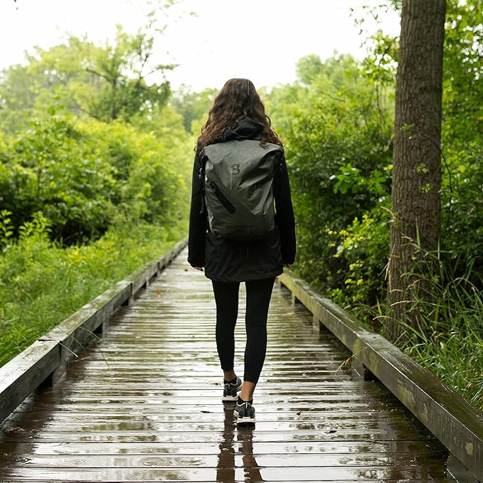 geckobrands Lightweight 30L Waterproof Backpack - Lightweight Watertight Outdoor Bag Hiking Traveling Light Water Activities