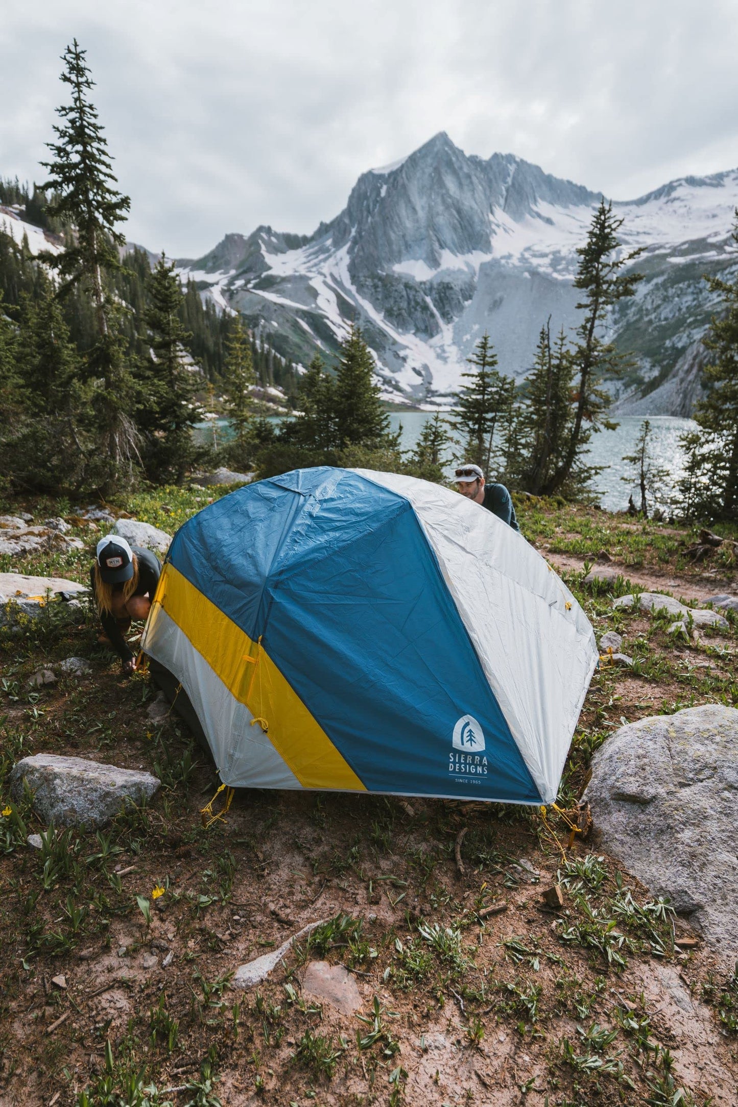 Sierra Designs Meteor Lite, Freestanding Lightweight Backpacking & Camping Tent with 2 Doors/Vestibules, Stargazer Rain Fly, Aluminum Poles (2-Person)