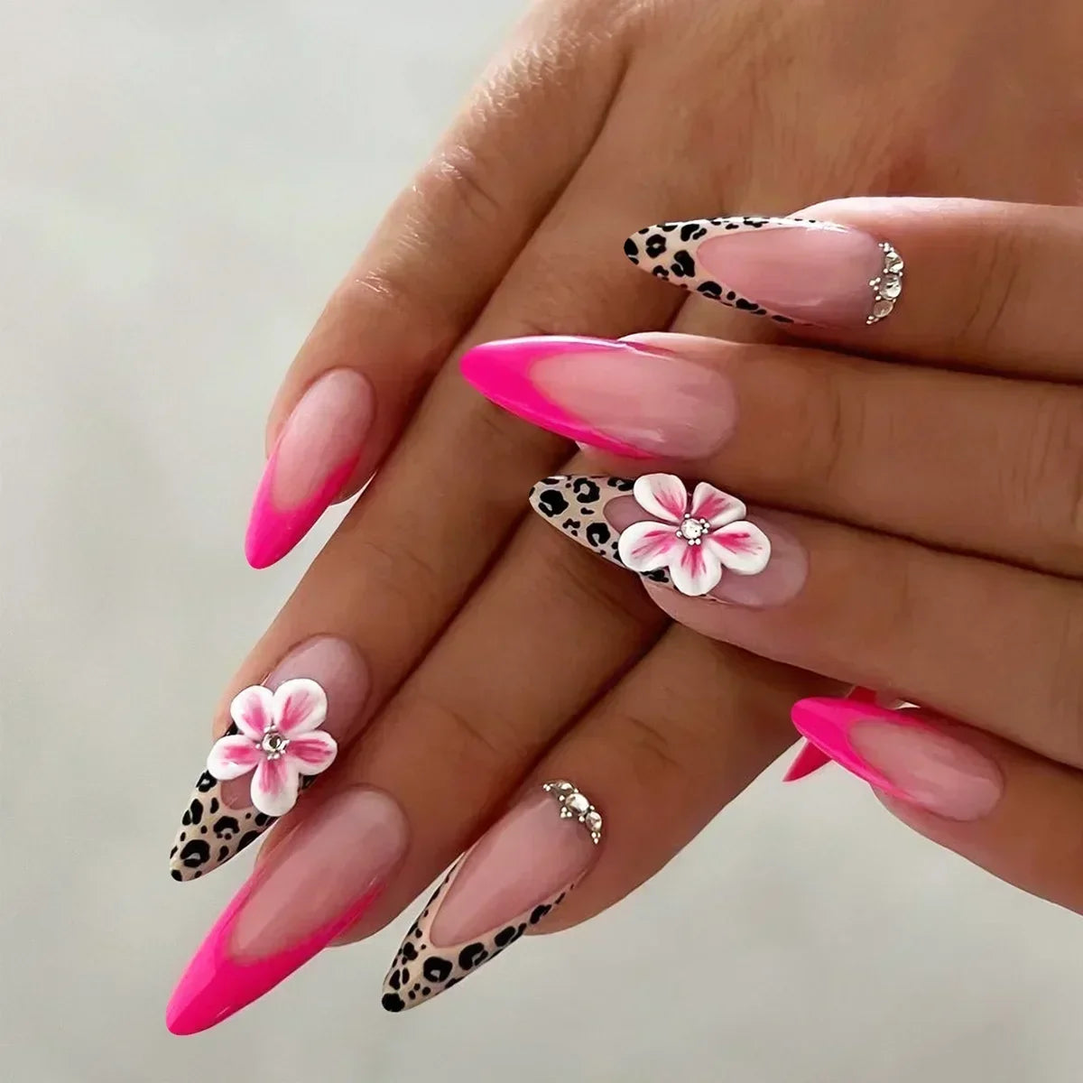 24pcs Short Almond Fake Nails