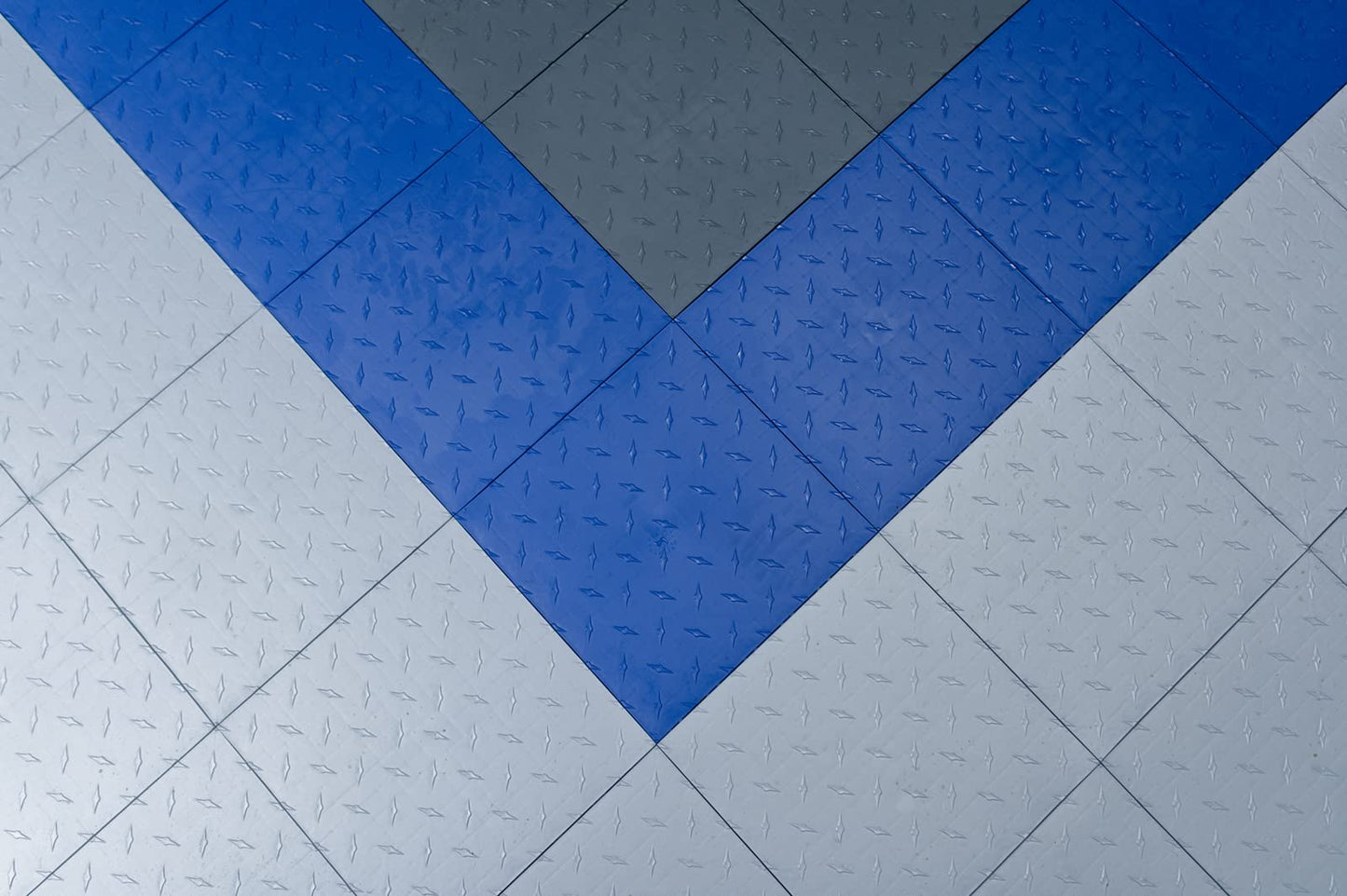 Speedway Garage Floor Diamond Tile, 12 x 12-Inch, Silver, 50-Piece Set