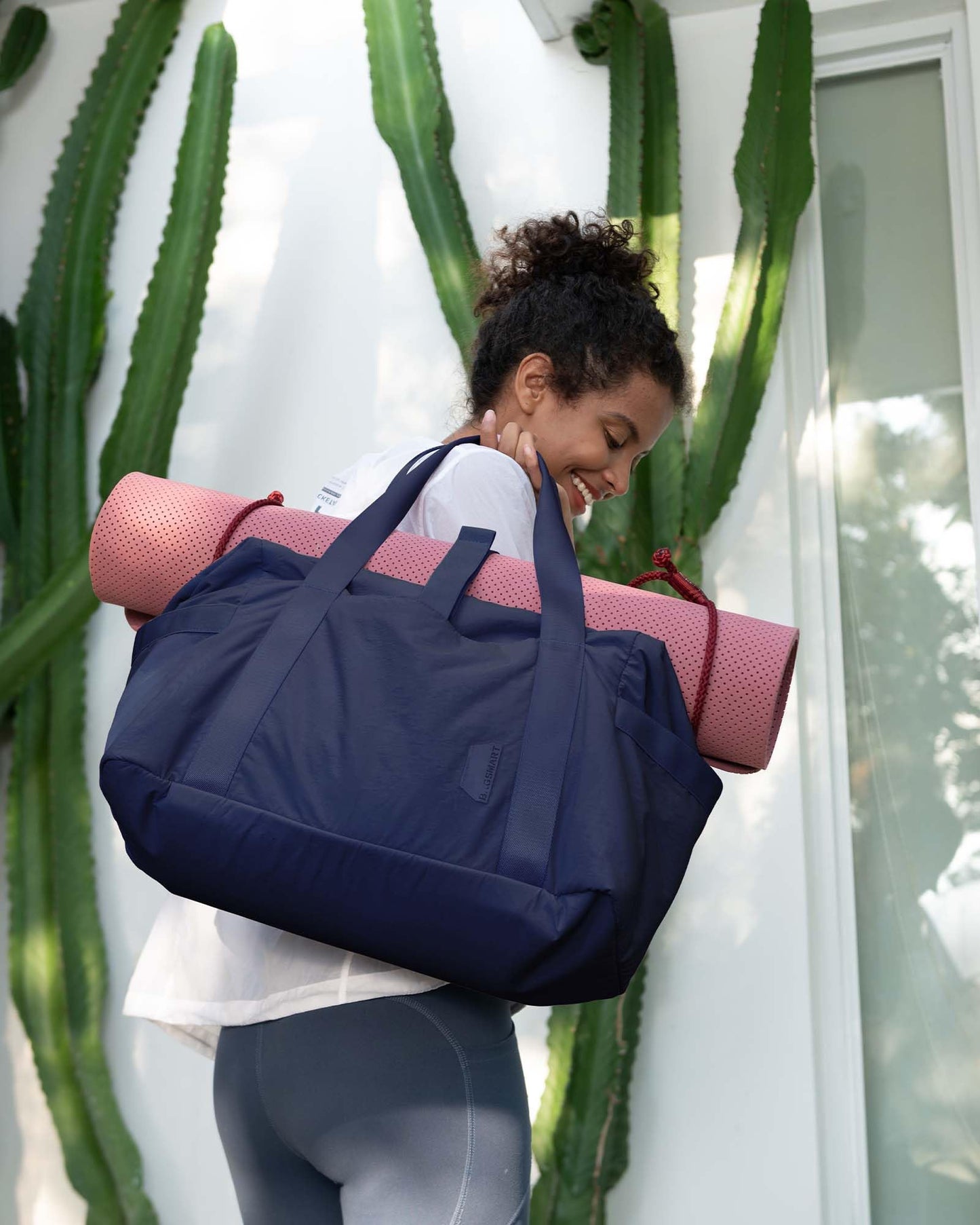 BAGSMART BAGSMART Gym Bag for Women, Carry on Weekender Overnight Bag, Travel Duffel Bags with Trolley Sleeve, Personal Item Travel Bag Tote Bag Workout Dance Bag, Dark Blue-34L