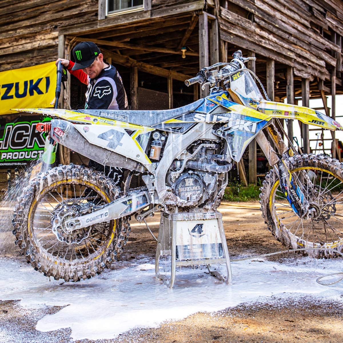 Slick Products Off-Road Wash (64 oz.) + Garden Hose Foam Gun Bundle - Super Concentrated Bike, ATV, UTV, Truck Wash Foam Shampoo for Heavy Dirt and Mud