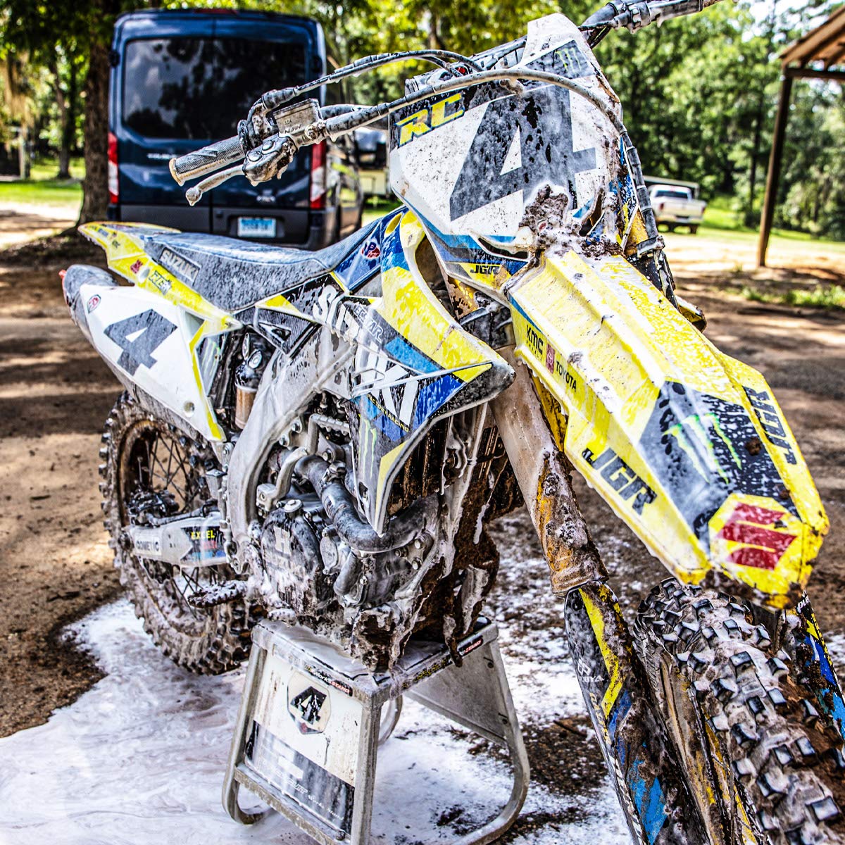 Slick Products Off-Road Wash (64 oz.) + Garden Hose Foam Gun Bundle - Super Concentrated Bike, ATV, UTV, Truck Wash Foam Shampoo for Heavy Dirt and Mud