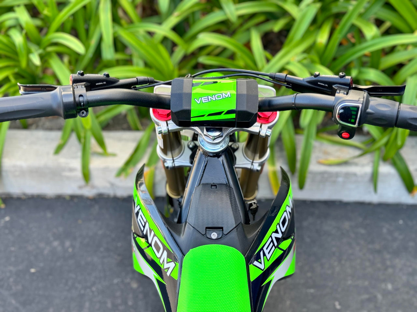 Venom 1600W Pro Electric Dirt Bike 48V Lithium Battery | Advanced Speed Governor | Hydraulic Disk Brakes | MID-Size, Green