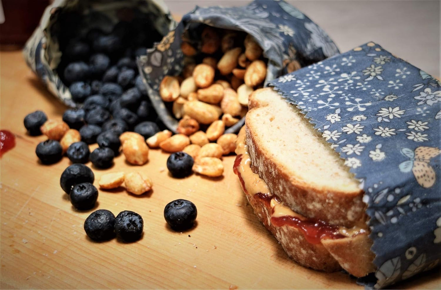 4-Pack Reusable Beeswax Wraps with Produce Bag & 2 Beeswax Bars