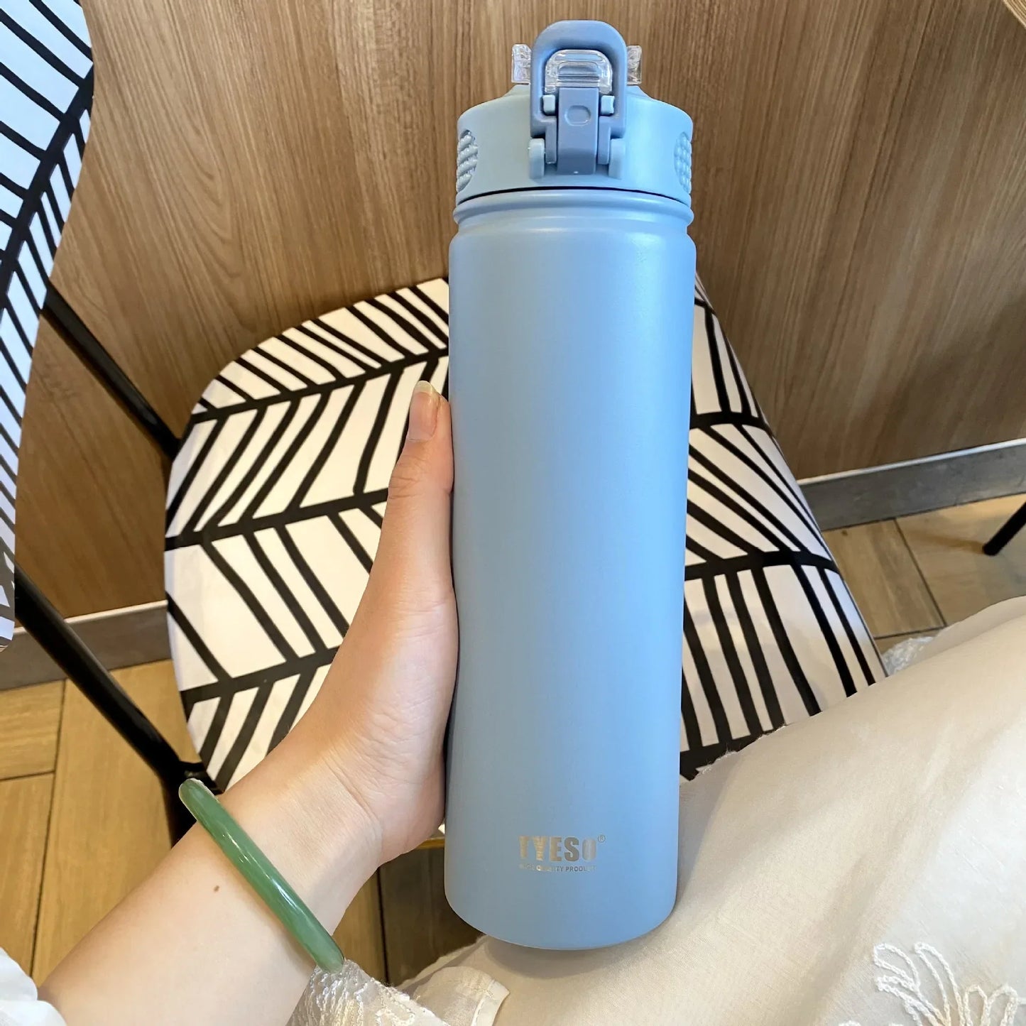 TYESO water Bottle: Keeps Drinks